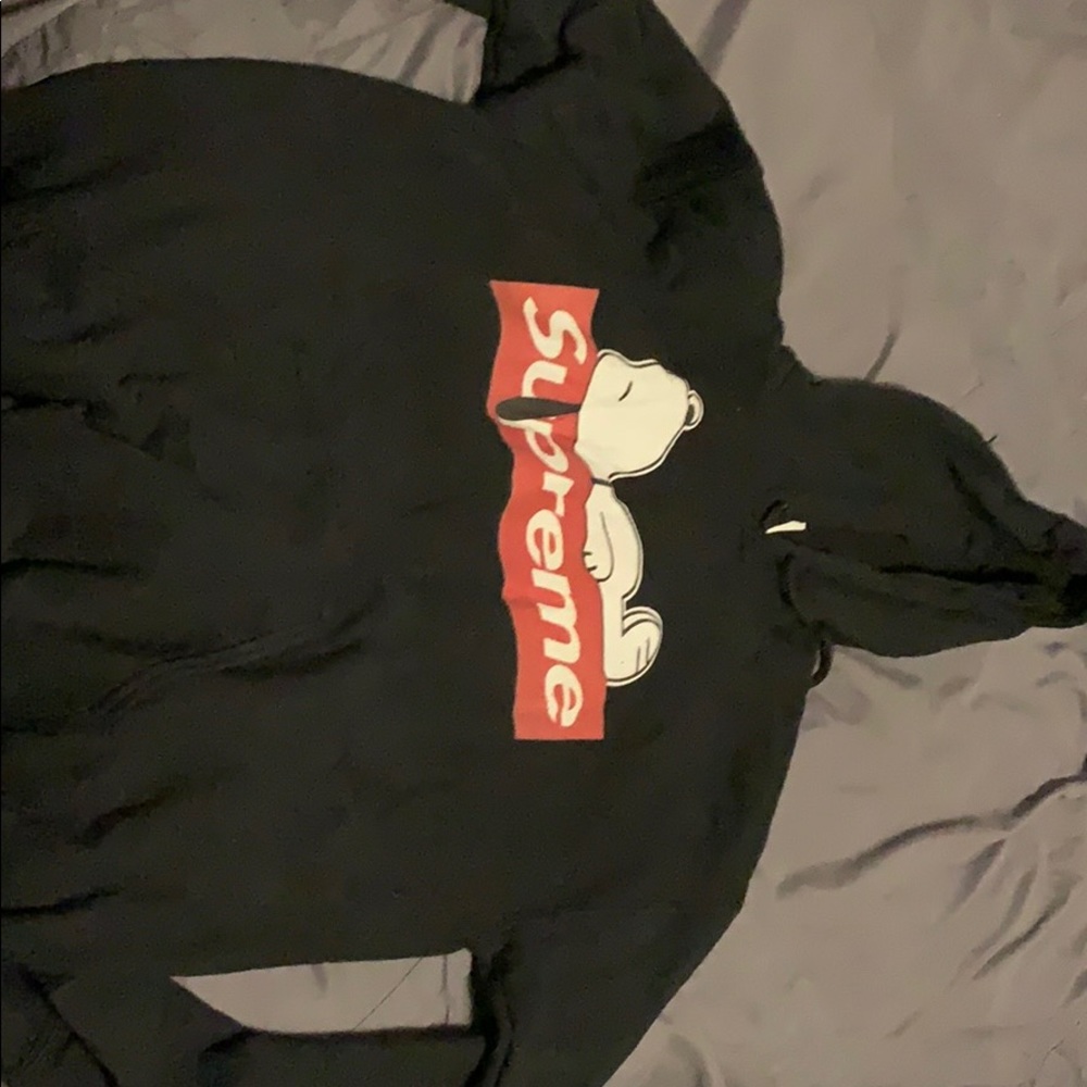 Black supreme snoopie hoodie